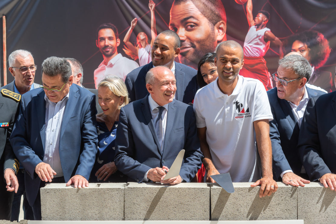 Gérard Collomb et Tony Parker lors de la pose de la première pierre de la Tony Parker Adéquat Academy à Lyon le 29 Juin 2018